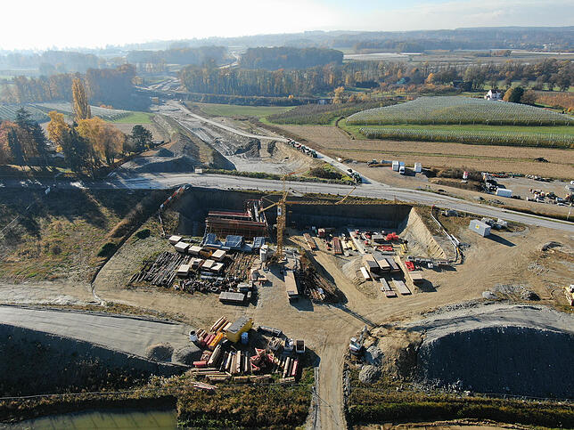 Die Anschlusstelle Kluftern mit der Brücke, Bauwerk 05, über die B 31 neu für die L 328 b zur Verbindung von ...