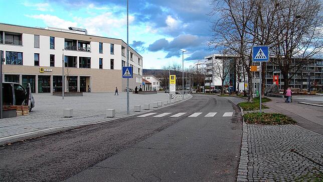 Die Neugestaltung der Schlossseeallee wird voraussichtlich 3 Millionen Euro kosten. Erste Aufträge sind bereits vergeben. Und es gibt ...