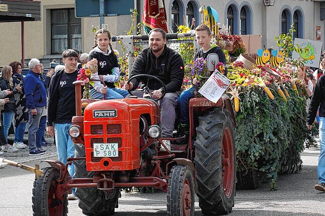 Bild 29: Erntedankfestumzug in Görwihl: Danke! Für die gute Ernte und für das schöne Wetter