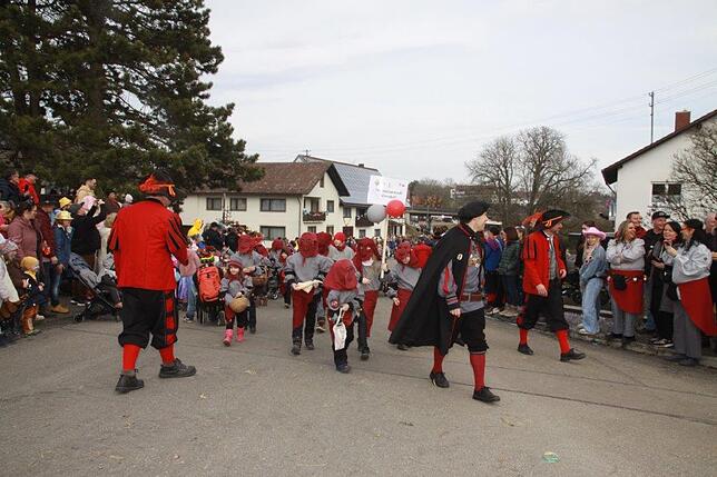 Bild 6: Premiere: Erster Kinderzunftmeisterempfang und Umzug der Narren am Bodensee