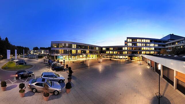Das 1975 eröffnete Städtische Krankenhaus ist als Klinikum Friedrichshafen seit 2013 Teil des Medizin Campus Bodensee. Die ...