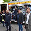Freuen sich über die neuen Löschfahrzeuge für die Freiwillige Feuerwehr Markdorf (von links): Karl-Heinz Alber, Sebastian Veith, Florian ...