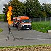 Neben der Bundesstraße 33 bei Villingen lodert eine große Flamme.