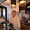 Sandra Feiner hat ihr Café Marktgeflüster in der Markdorfer Marktstraße wieder eröffnet &ndash; und freut sich über die Rückkehr der Gäste.