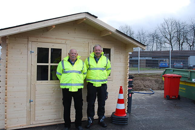 Sie sind die Ansprechpartner im Zweifelsfall: Die beiden Betreuer des Recyclinghofes in Grießen, Bernd Ebner (links) und Lothar Scheuble.