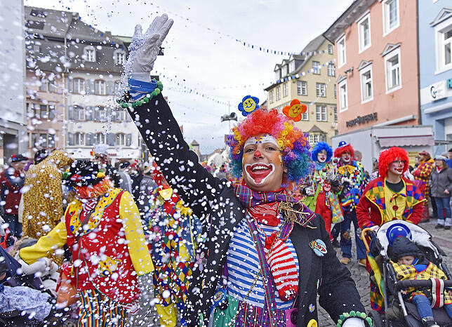 Bild 2: Bilder vom Umzug der Südstadtclowns am Fasnetmontag (Teil 2)