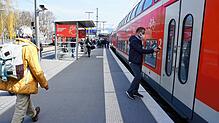 Wer mit dem Regionalzug von Baden-Württemberg nach Vorarlberg fährt oder umgekehrt, muss in Lindau-Reutin umsteigen. Ab 2028 könnte es ...