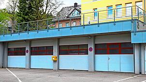 Das bestehende Schönwälder Feuerwehrgerätehaus ist nicht mehr zeitgemäß: Heutige Fahrzeuge sind deutlich höher; auch weitere ...
