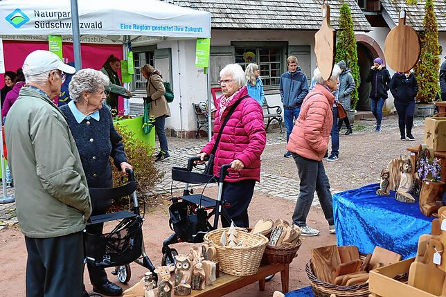 Bild 17: Regionales lockt auf den Mühlenplatz zum Naturparkmarkt