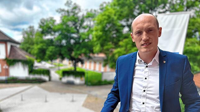 Auch Bürgermeister Jonathan Berggötz, hier im Juli 2024, sind in machen Dingen die Hände gebunden. Bild: Nathalie Göbel