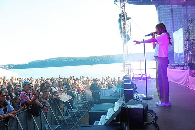 Bild 21: 1500 Fans feiern Sophia beim Sound Beach Festival