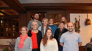 Die Vorstandschaft des Kirchenchores: (von links, hinten) Magnus Walde, Tanja Zevola und Annabell Hauser, davor Helga Anetsmann, Ursula ...