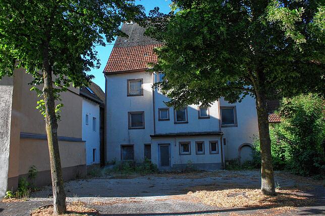 Auf dem der Schloßstraße zugewandten, nördlichen Teil des Krone-Areals soll ein Anbau in Stahlskelettbauweise die Silhouette der vor ...