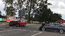 Mehrere Verletzte gab es bei dieser Kollision am Samstag an der Auffahrt zur B 523 bei Tuningen.