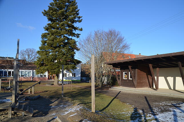 Im Bereich der Ruhehalle (rechts) soll der Aasener Kindergarten ausgebaut werden.