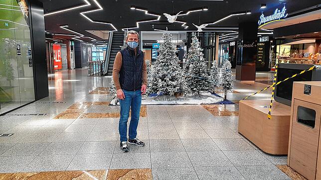 Peter Herrmann, Geschäftsführer des Lago Shoppingcenters. Viel los ist nicht.