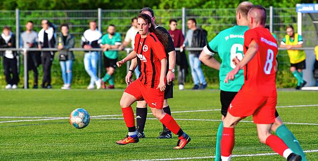 Bild 2: Mira Franzen spielt Fußball bei den Männern des FC 08 Bad Säckingen II – wir haben Fotos!