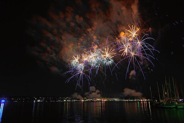 Bild 3: Es knallt beim Seenachtfest 2025! Das Feuerwerk über dem Bodensee lädt zum Staunen ein