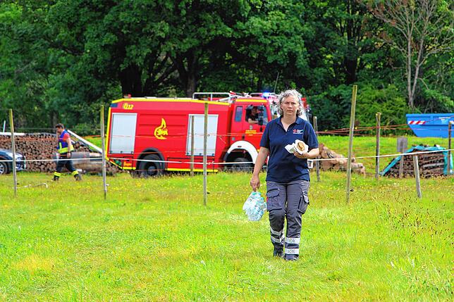 Bild 30: Scheune brennt: Bilder vom Großeinsatz der Feuerwehr in Bernau-Goldbach