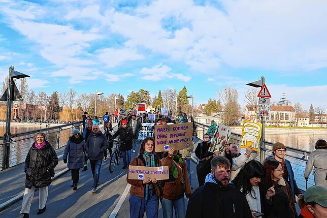 Bild 20: Demo vom Herosé-Park bis zum Stadtgarten: Konstanz geht auf die Straße – wir haben die Bilder!