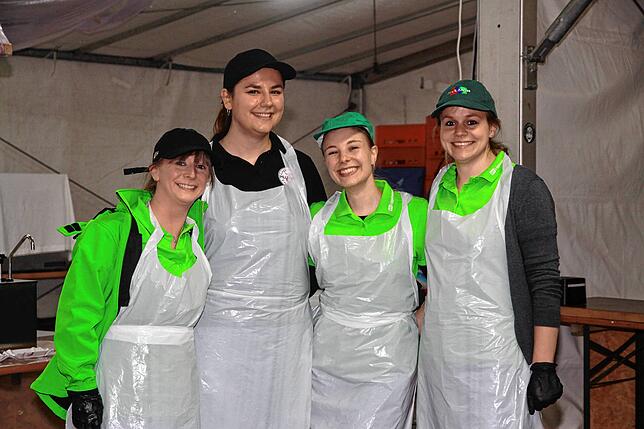 Bild 5: Bilder vom Stellen des Maibaums und Blasmusikabend zum Start des Liggersdorfer Maifestes