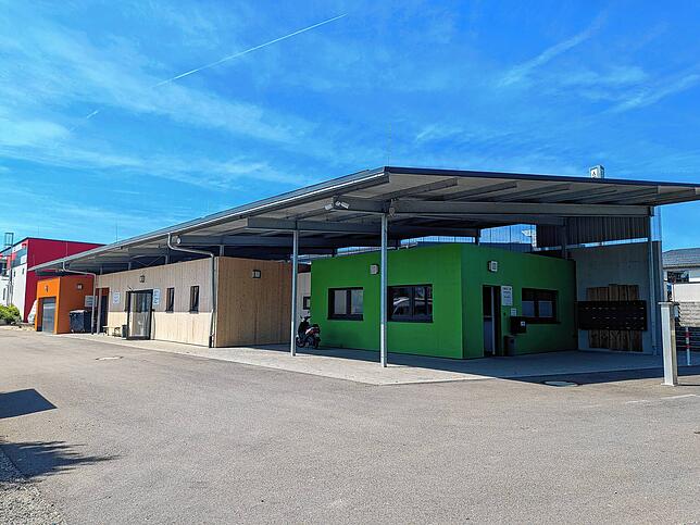 Das Gebäude – wie auch der gesamte Campingplatz – wurde 2020 errichtet.