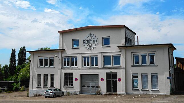 Wird die zentrale Halle auf dem Kramer-Areal in Überlingen zum neuen Jugendtreff? Im Sommerinterview brachte Überlingens ...