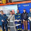 Einsatz für das Technische Hilfswerk (von links): Ortsbeauftragter Tobias Roming und Staatssekretärin Rita Schwarzelühr-Sutter, Tim ...