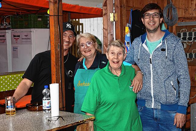 Bild 1: So stimmungsvoll war der Auftakt beim Konstanzer Weinfest 2025 – mit Bildern vom Fest