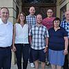 Bürgermeister Michael Kollmeier (von links) wünscht dem neuen Ortschaftsrat Hausen vor Wald mit Sabine Martin, Markus Voillmer, ...