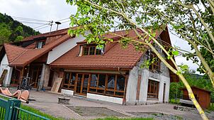 Die Baustelle Dorfgemeinschaftshaus in Immeneich im Albtal. Foto: Christiane Sahli