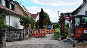 In der Kolpingstraße kann das Gusseisenrohr nicht mehr repariert werden. Wann endgültig ein neues Rohr verlegt wird, ist derzeit noch ...