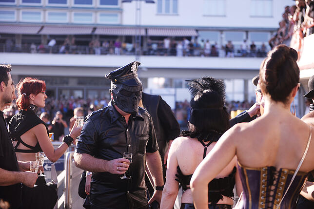 Bild 3: Torture Ship: Das Schaulaufen der Fetisch-Fans in Lack und Leder