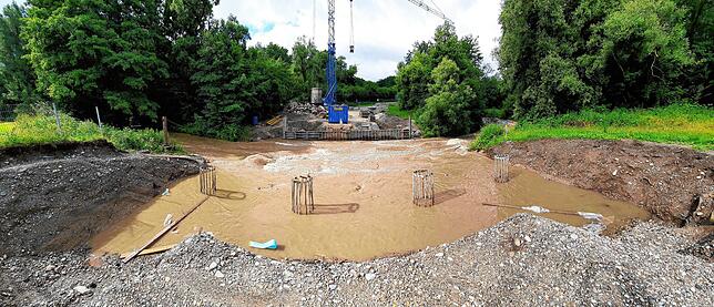 Bild 1: Bilder vom Hochwasser an der B313-Baustelle und bei Espasingen und Bodman