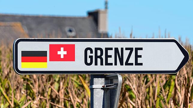 Wohin zum Einkaufen gehen &ndash; nach Deutschland oder in die Schweiz? Die Beantwortung der Frage hängt auch vom Steuersatz ab.