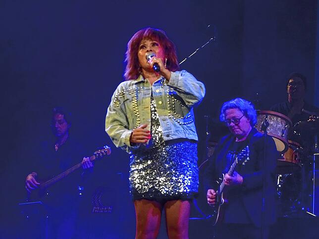 Stimmgewaltig und temperamentvoll wie das Vorbild: Tess D. Smith als Tina Turner im Gloria Theater in Bad Säckingen