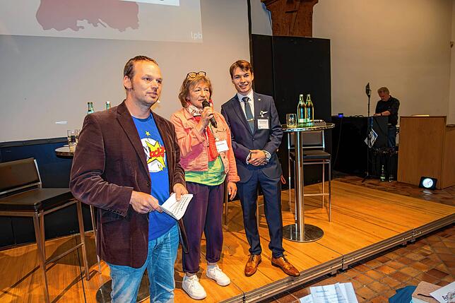 Moderator Felix Pfäfflin, Petra Rietzler vom Gesamtelternbeirat sowie Youri Tzschetzsch von der Konstanzer Jugendvertretung.