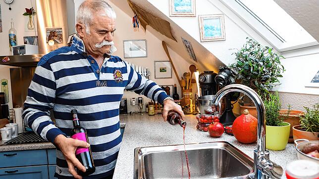 Bild : 420 Liter Glühwein hat der Konstanzer Michael Breuninger entsorgt. Ist denn der Mann des Wahnsinns?