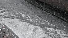 In der Amtshausstraße flossen 2018 Hagel und Regen in Richtung Kirche. Die Gemeinde startet nun ein Starkregenrisikomanagement. Bild: ...