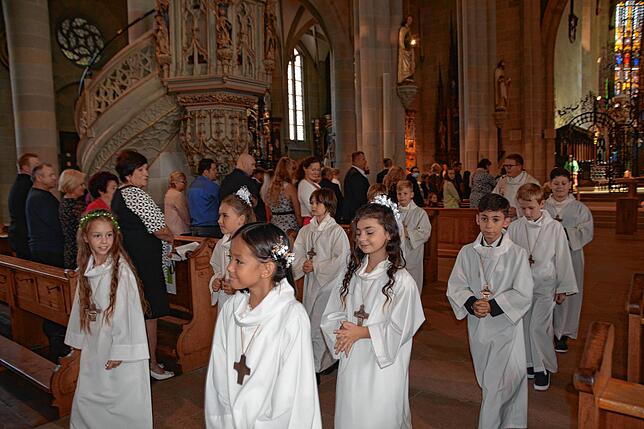 Mitte September traten im Überlinger Nikolausmünster zehn Kinder gemeinsam mit Pfarrer Bernd Walter an den Tisch des Herrn. Unter dem ...