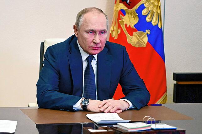 Das von der staatlichen russischen Nachrichtenagentur Sputnik veröffentlichte und von AP zur Verfügung gestellte Bild zeigt Wladimir ...