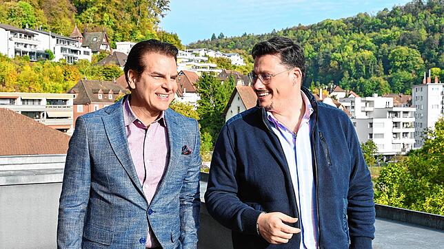 Der Hollywood-Schauspieler Vincent De Paul (55) und der Tenor Ricardo Marinello (34) trafen sich in Waldshut. Da sie denselben Manager ...