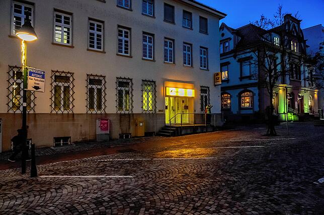 Hier geht es zu Filiale der Postbank mit der Post in der Schwenninger Friedrich-Ebert-Straße.