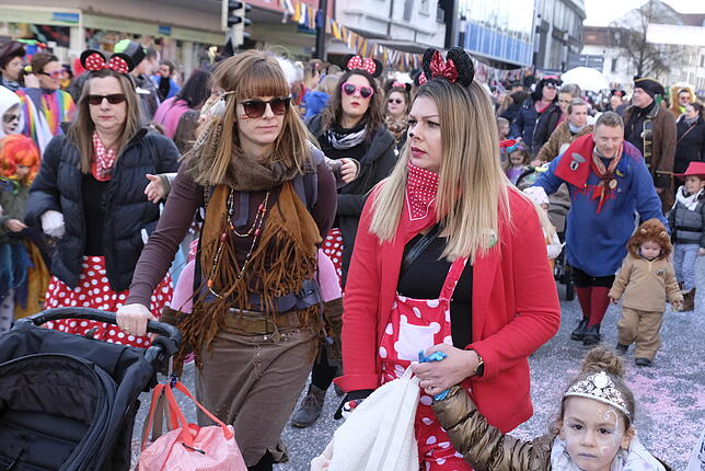 Bild 5: Bilder vom großen Fasnet Samschdig-Umzug der Poppele-Zunft (1)