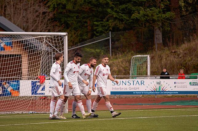 Bild 4: FC Schönau besiegt den FC Wallbach mit 2:1 &ndash; und wir haben Bilder!