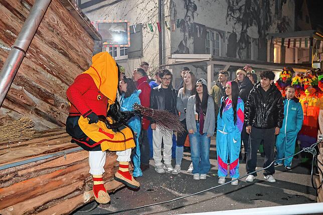 Bild 22: Die schönsten Bilder vom Nachtumzug in Möggingen 2025: 30 Gruppen im närrischen Treiben