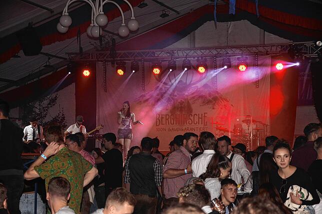 Bild 25: Die besten Bilder von der Partynacht beim Herbstfest in Honstetten