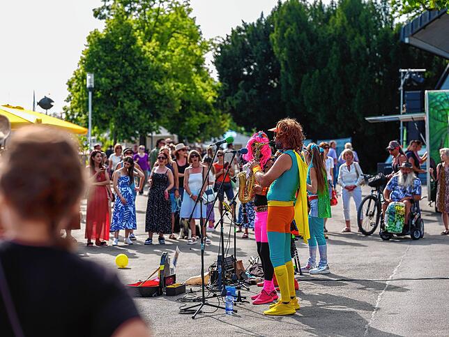Bild 25: Kulturufer in Friedrichshafen: Buntes Treiben am Tag (Teil 1)