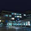 Der Eingangsbereich des Klinikums Friedrichshafen. Polizei und Staatsanwaltschaften versuchen, Licht ins Dunkel zu bringen.