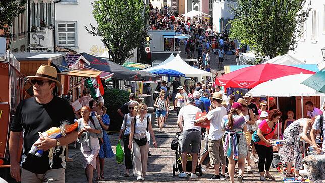 Von der Hitze ließen sich die Besucher nicht aufhalten: Trotz Temperaturen von über 30 Grad war das 45. Altstadtfest in Engen ...